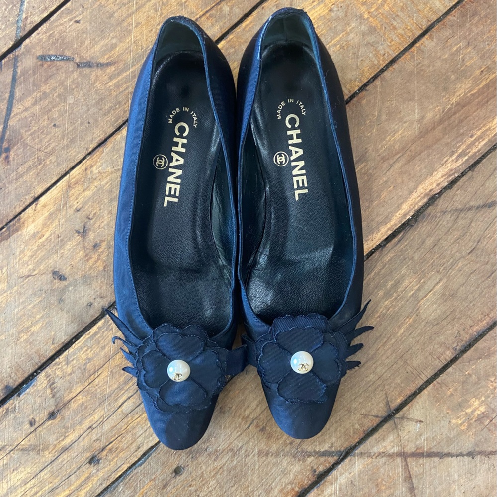 Vintage Chanel shoes size 36